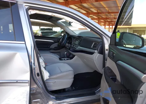 2015 Toyota Highlander Le Plus V6 z USA, uszkodzony, nr VIN 5TDZKRFH2FS058961